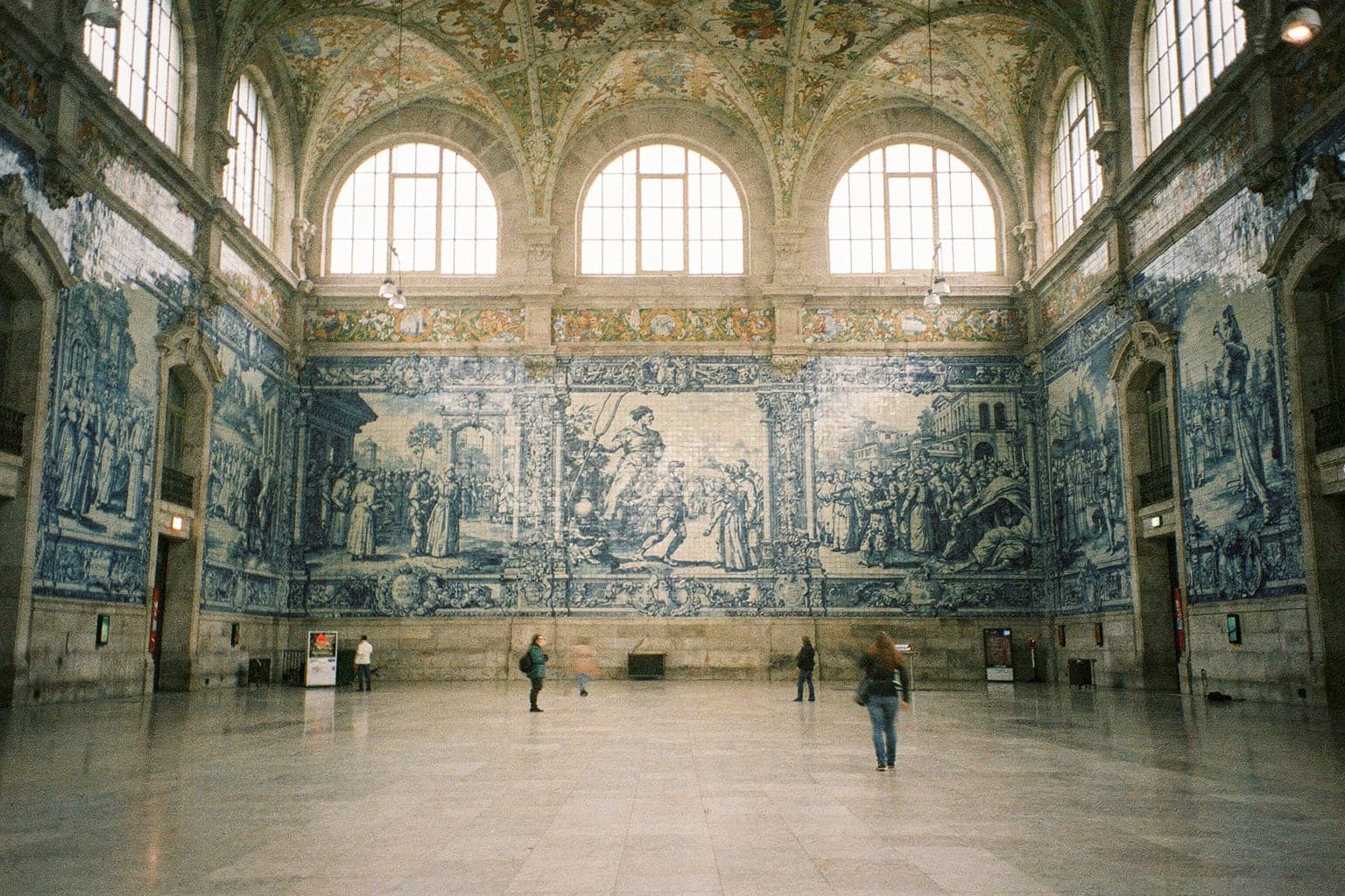 The entrance hall of São Bento station in Porto, its walls covered in blue-and-white azulejo panels
